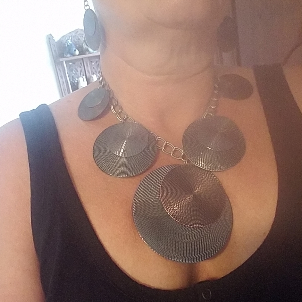 Necklace earring set